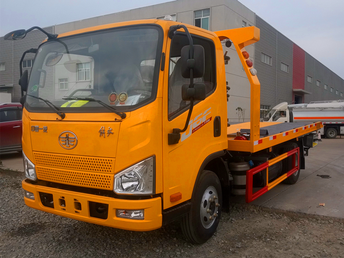 國(guó)六解放J6F小型藍(lán)牌清障車(chē)