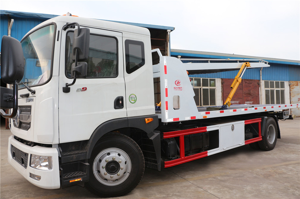東風(fēng)D9一拖三黃牌清障車(chē)16w